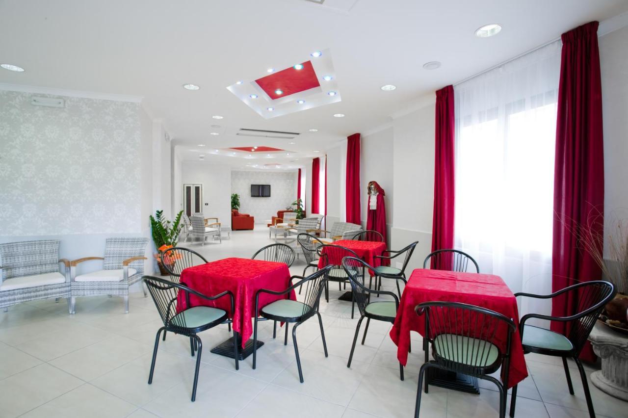 Hotel Le Lune Gatteo a Mare Εξωτερικό φωτογραφία